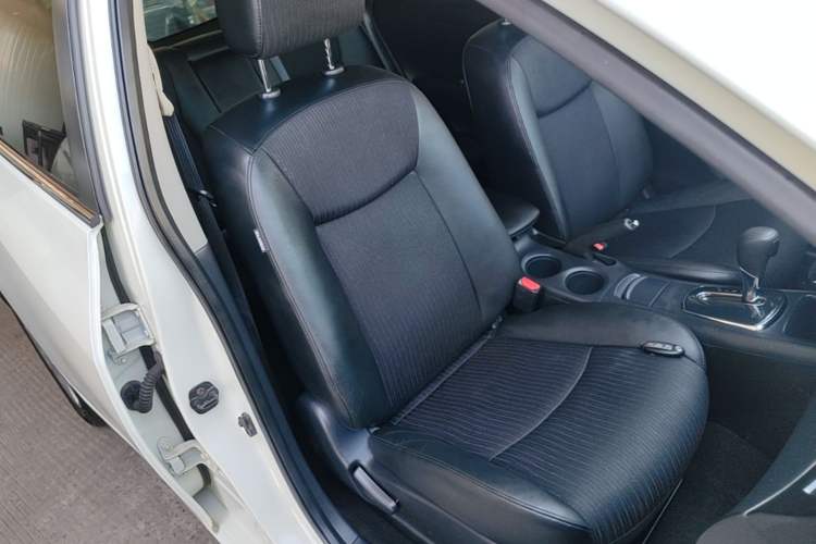 Used Nissan Tiida 2011 1.6L CVT Smart Version Right Front Seat