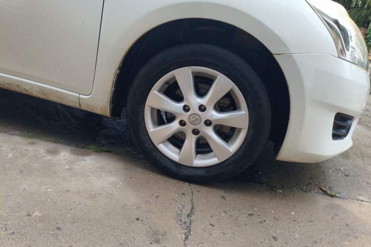 Used Nissan Tiida 2011 1.6L CVT Smart Version Right Front Wheel Hub