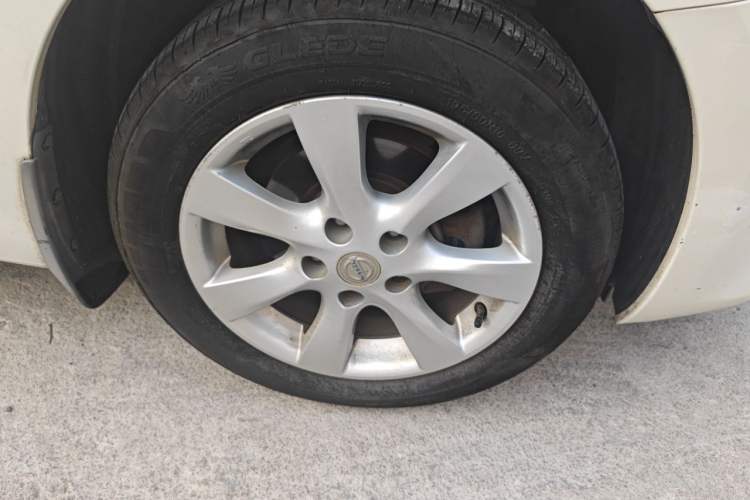 Used Nissan Tiida 2011 1.6L CVT Comfort Model Right Front Wheel Hub