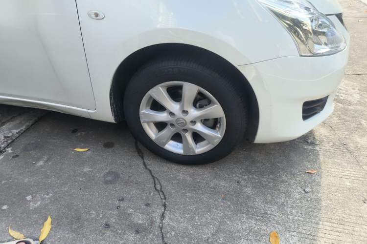 Used Nissan Tiida 2011 1.6L CVT Comfort Model Right Front Wheel Hub