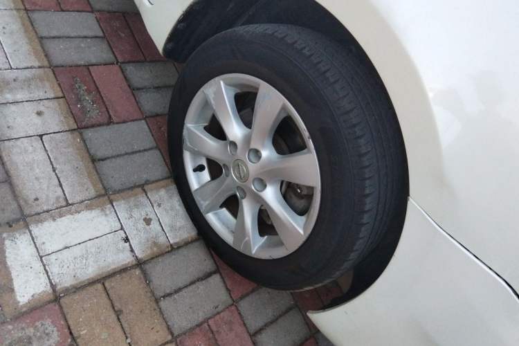 Used Nissan Tiida 2011 1.6L CVT Smart Version Right Front Wheel Hub