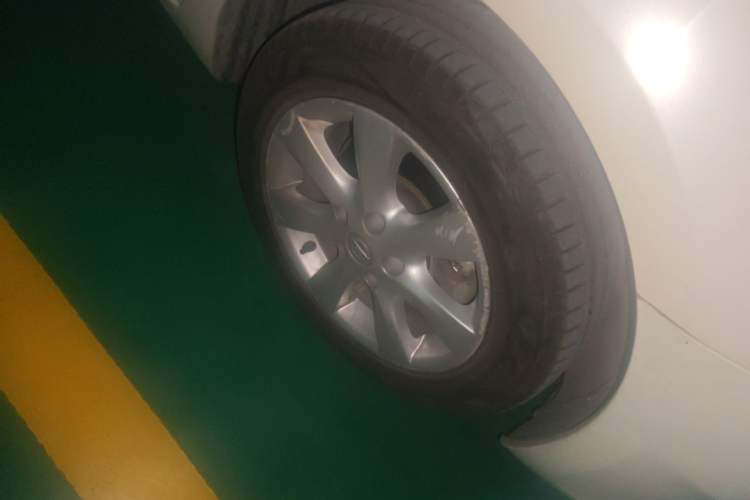 Used Nissan Tiida 2011 1.6L CVT Smart Version Right Front Wheel Hub