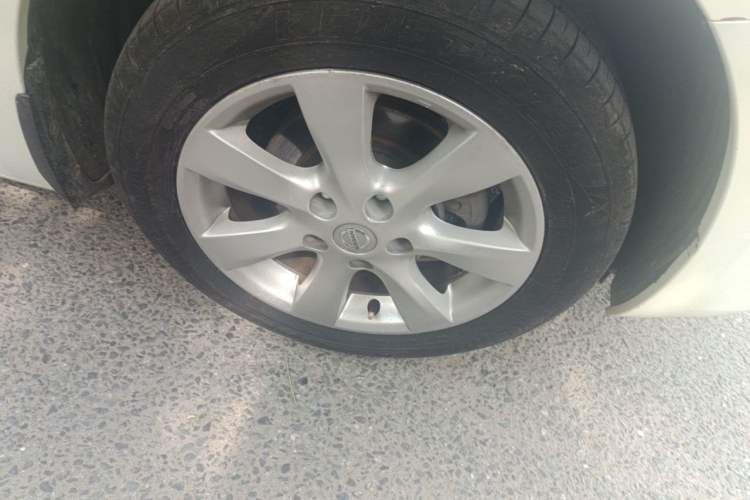 Used Nissan Tiida 2011 1.6L CVT Comfort Model Right Front Wheel Hub