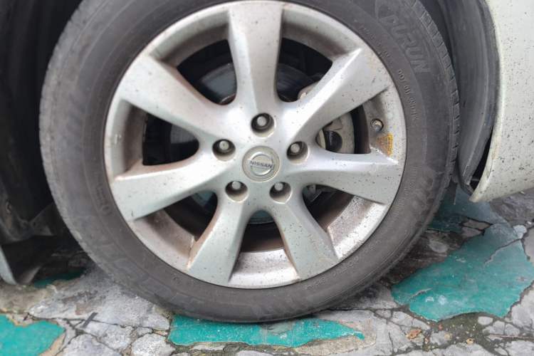 Used Nissan Tiida 2011 1.6L CVT Luxury Edition Right Front Wheel Hub