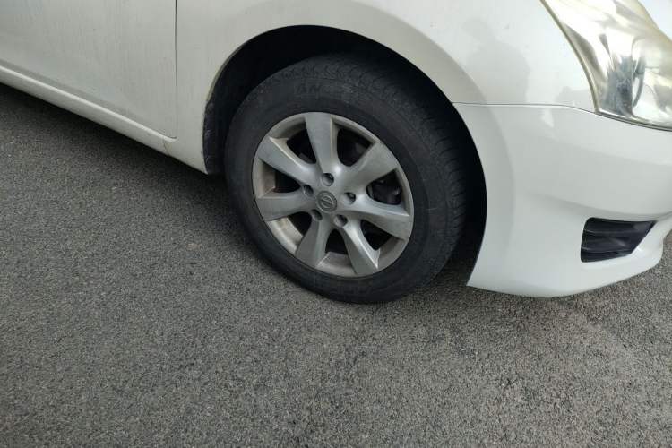 Used Nissan Tiida 2011 1.6L CVT Comfort Model Right Front Wheel Hub