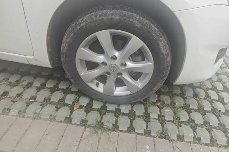 Used Nissan Tiida 2011 1.6L CVT Smart Version Right Front Wheel Hub