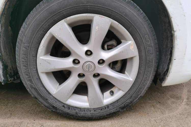 Used Nissan Tiida 2011 1.6L CVT Comfort Model Right Front Wheel Hub