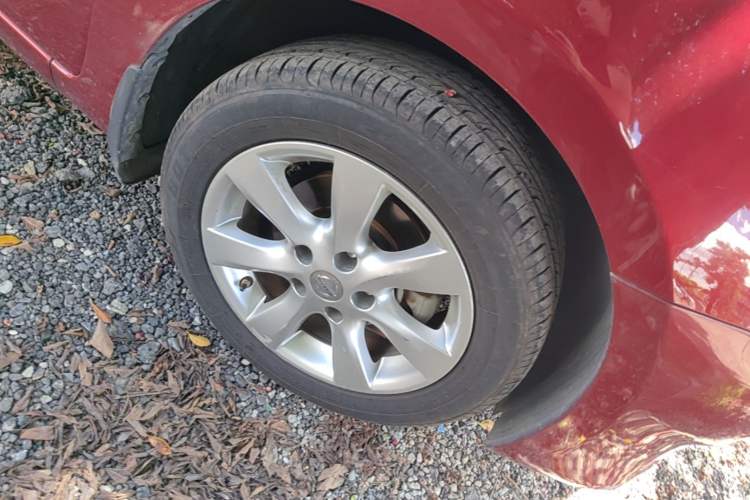 Used Nissan Tiida 2011 1.6L CVT Smart Version Right Front Wheel Hub