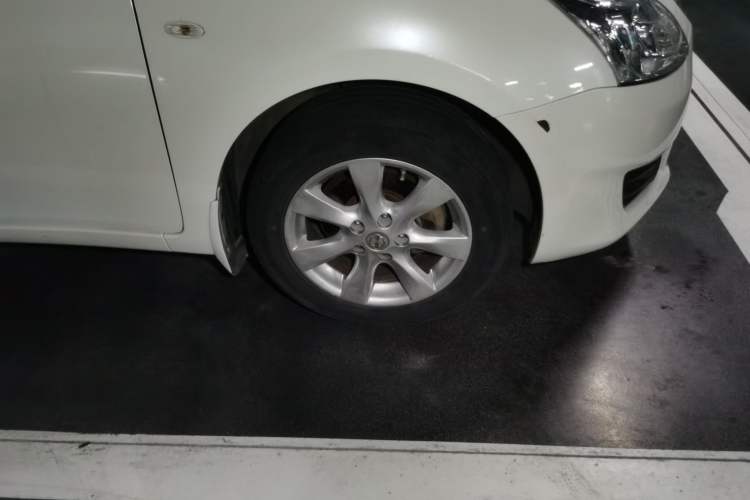 Used Nissan Tiida 2011 1.6L CVT Comfort Model Right Front Wheel Hub