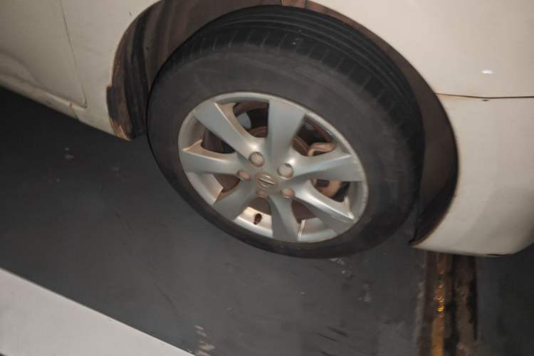 Used Nissan Tiida 2011 1.6L CVT Smart Version Right Front Wheel Hub