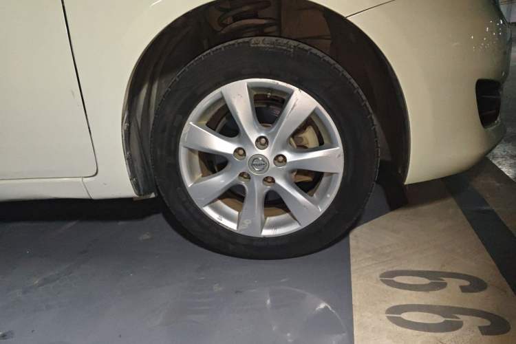 Used Nissan Tiida 2011 1.6L CVT Comfort Model Right Front Wheel Hub