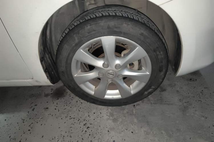 Used Nissan Tiida 2011 1.6L CVT Smart Version Right Front Wheel Hub