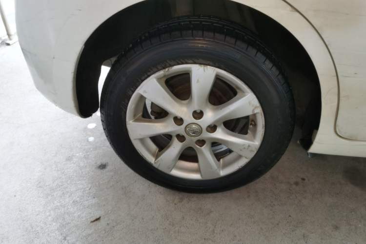 Used Nissan Tiida 2011 1.6L CVT Luxury Edition Right Front Wheel Hub
