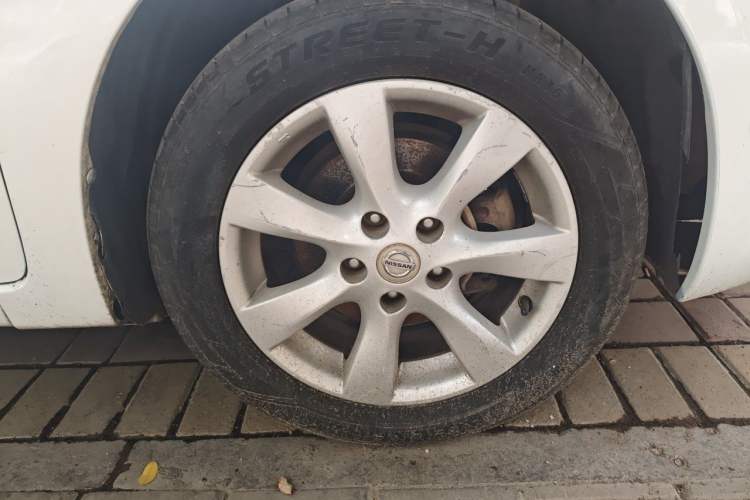 Used Nissan Tiida 2011 1.6L CVT Smart Version Right Front Wheel Hub