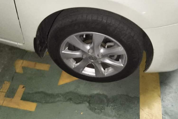 Used Nissan Tiida 2011 1.6L CVT Comfort Model Right Front Wheel Hub