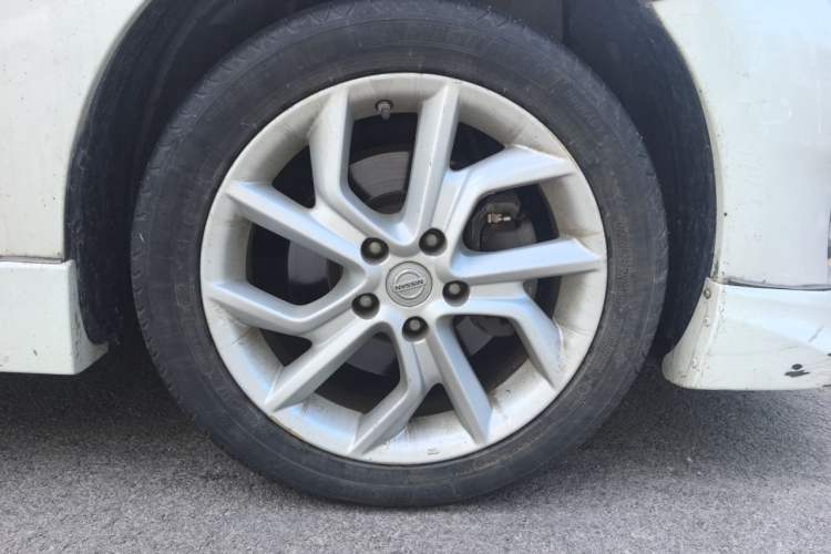 Used Nissan Tiida 2011 1.6T M-CVT Cool Edition Right Front Wheel Hub