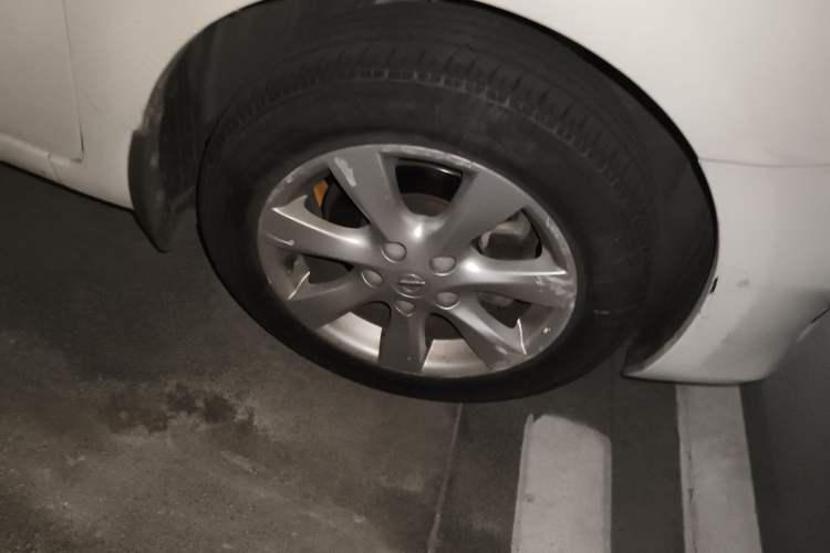Used Nissan Tiida 2011 1.6L CVT Comfort Model Right Front Wheel Hub