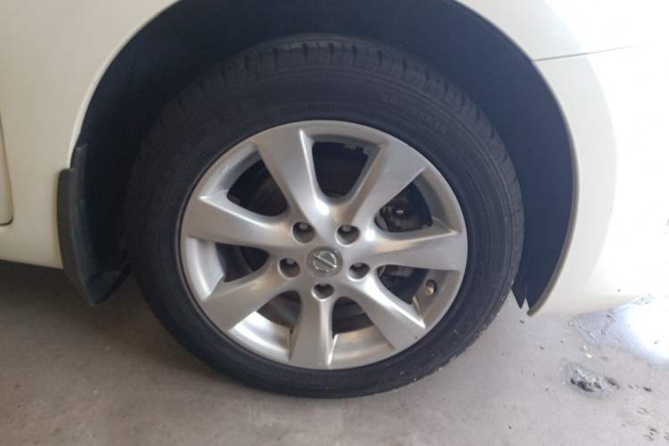 Used Nissan Tiida 2011 1.6L CVT Smart Version Right Front Wheel Hub