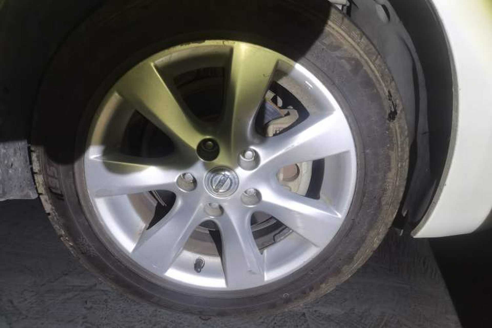 Used Nissan Tiida 2011 1.6L CVT Smart Version Right Front Wheel Hub