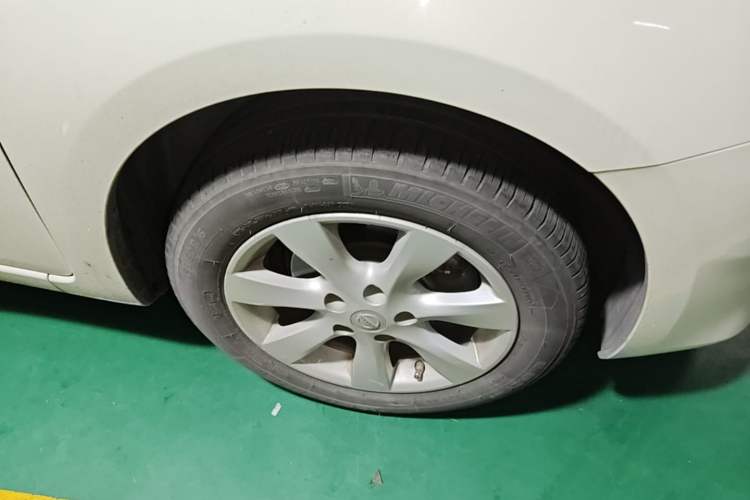 Used Nissan Tiida 2011 1.6L CVT Comfort Model Right Front Wheel Hub