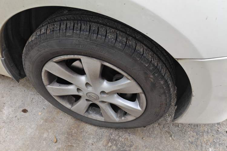 Used Nissan Tiida 2011 1.6L CVT Comfort Model Right Front Wheel Hub