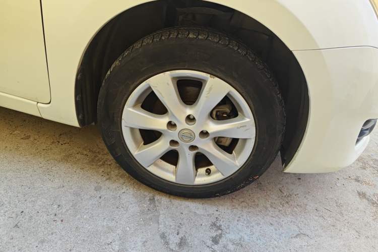 Used Nissan Tiida 2011 1.6L CVT Smart Version Right Front Wheel Hub