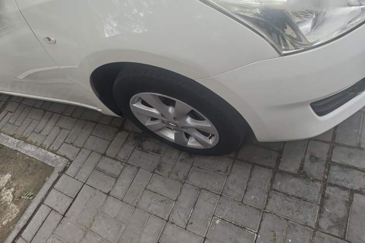 Used Nissan Tiida 2011 1.6L CVT Comfort Model Right Front Wheel Hub