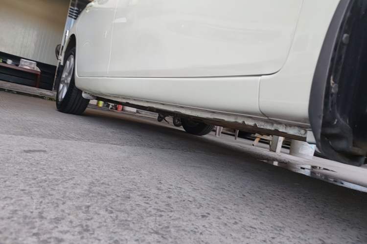 Used Nissan Tiida 2011 1.6L CVT Smart Version Right Side Sill