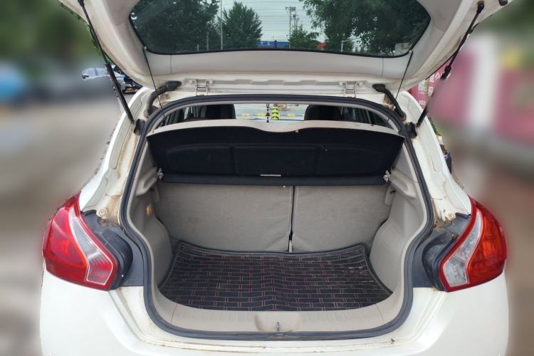 Used Nissan Tiida 2011 1.6L CVT Smart Version Trunk