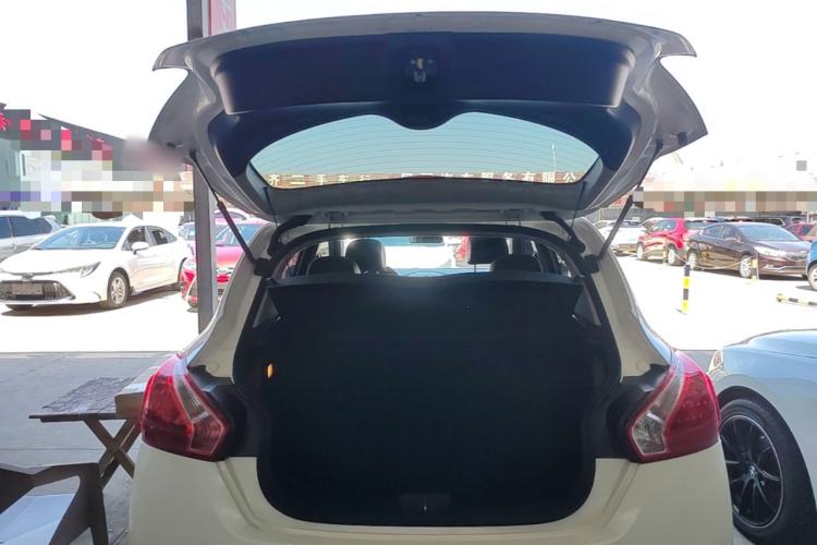 Used Nissan Tiida 2011 1.6L CVT Smart Version Trunk