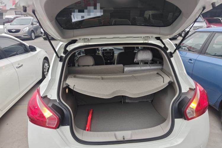 Used Nissan Tiida 2011 1.6L Manual Comfort Edition Trunk