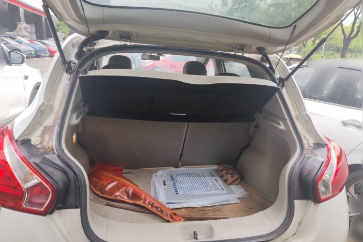 Used Nissan Tiida 2011 1.6L CVT Smart Version Trunk