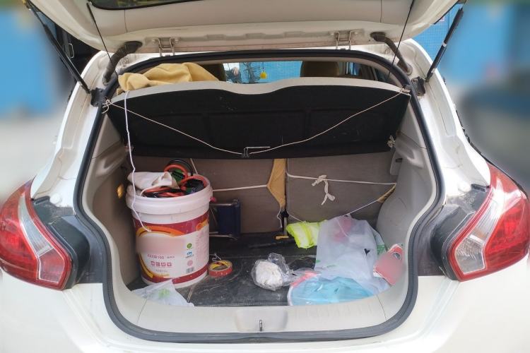 Used Nissan Tiida 2011 1.6L Manual Smart Version Trunk