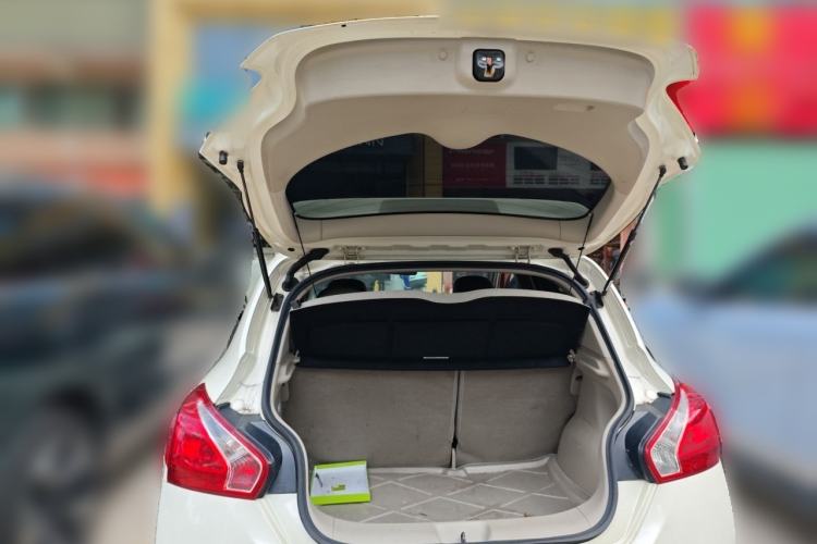 Used Nissan Tiida 2011 1.6L CVT Smart Version Trunk