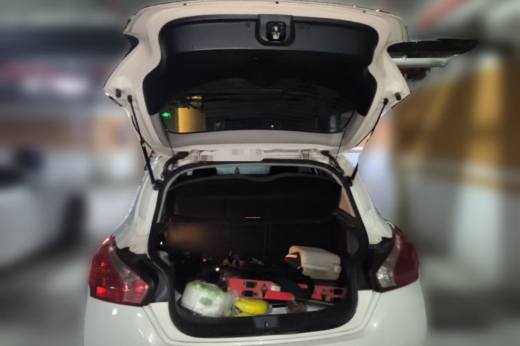 Used Nissan Tiida 2011 1.6L CVT Smart Version Trunk