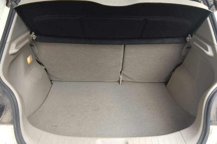 Used Nissan Tiida 2011 1.6L CVT Smart Version Trunk