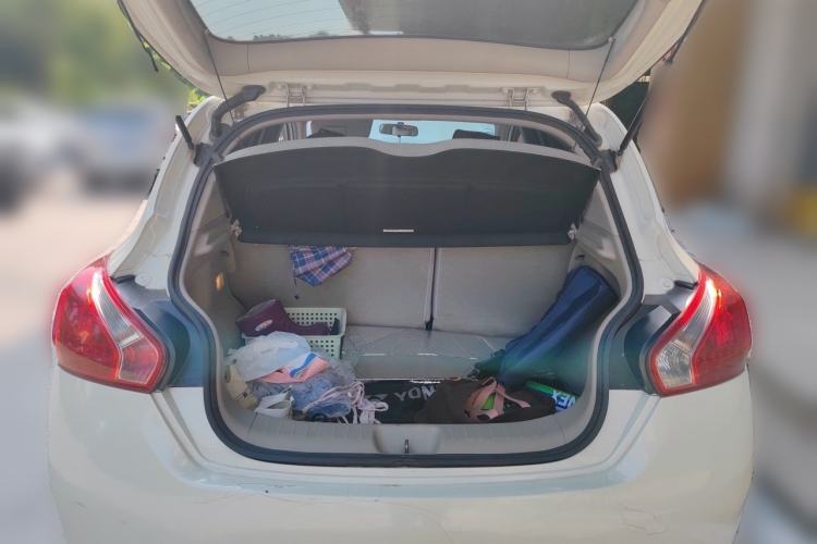 Used Nissan Tiida 2011 1.6L CVT Smart Version Trunk