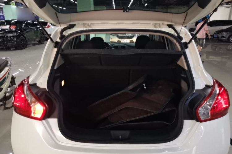 Used Nissan Tiida 2011 1.6L CVT Comfort Model Trunk