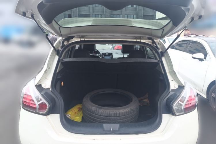 Used Nissan Tiida 2011 1.6T M-CVT Dynamic Edition Trunk