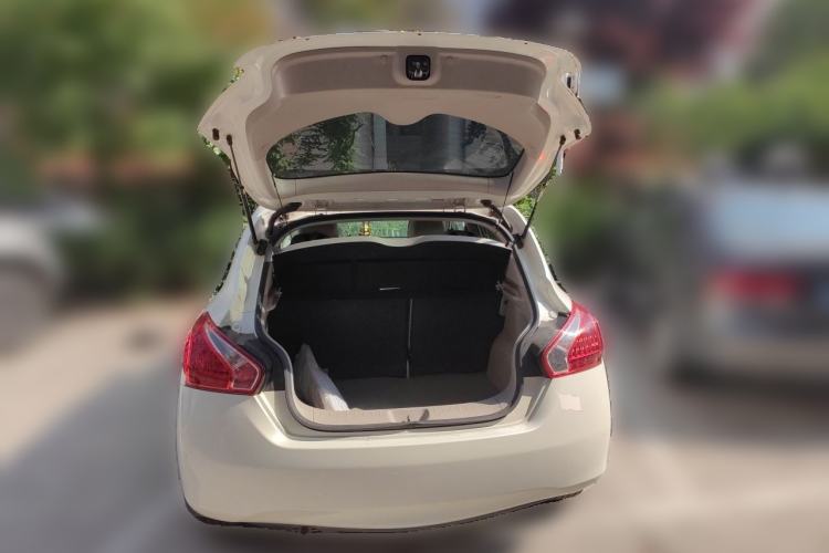 Used Nissan Tiida 2011 1.6L CVT Comfort Model Trunk