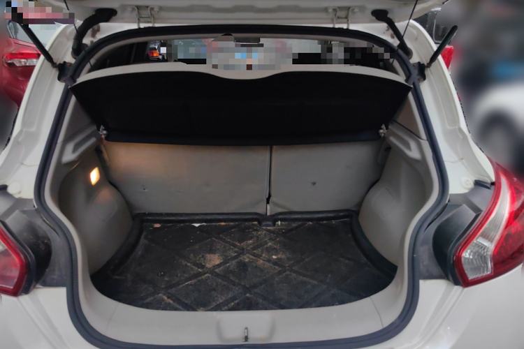 Used Nissan Tiida 2011 1.6L CVT Smart Version Trunk