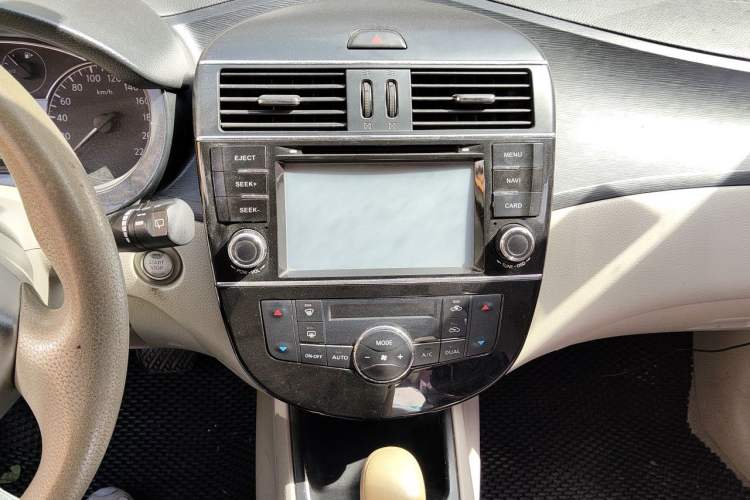 Used Nissan Tiida 2011 1.6L CVT Smart Version Audio And AC Panel