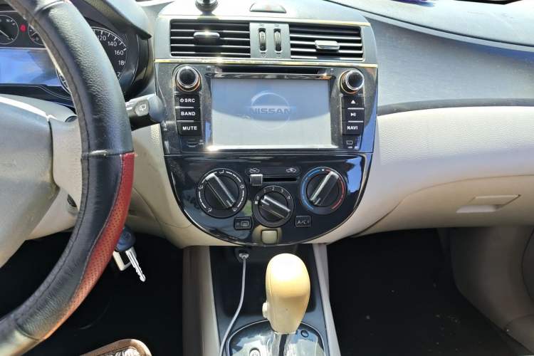 Used Nissan Tiida 2011 1.6L CVT Comfort Model Audio And AC Panel