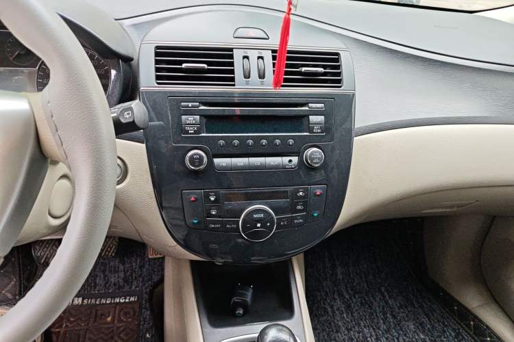 Used Nissan Tiida 2011 1.6L Manual Smart Version Audio And AC Panel