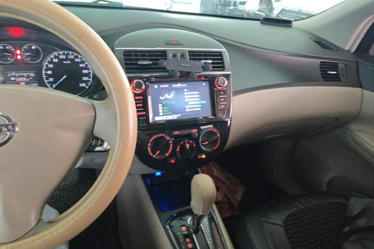 Used Nissan Tiida 2011 1.6L CVT Comfort Model Audio And AC Panel