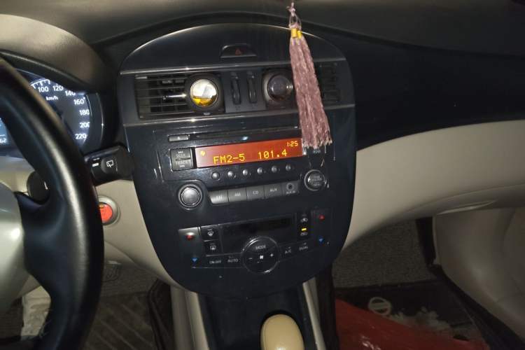 Used Nissan Tiida 2011 1.6L CVT Smart Version Audio And AC Panel