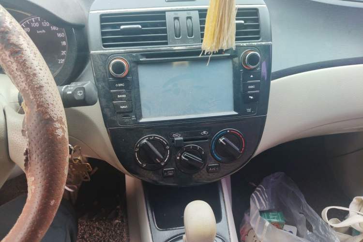 Used Nissan Tiida 2011 1.6L CVT Comfort Model Audio And AC Panel