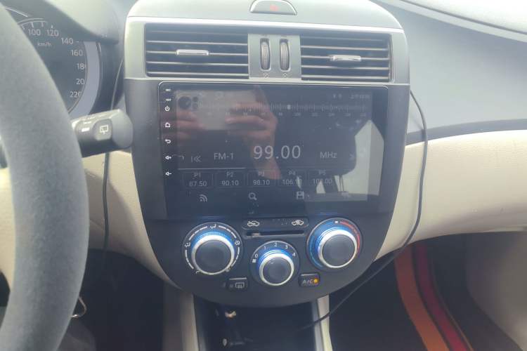 Used Nissan Tiida 2011 1.6L Manual Comfort Edition Audio And AC Panel