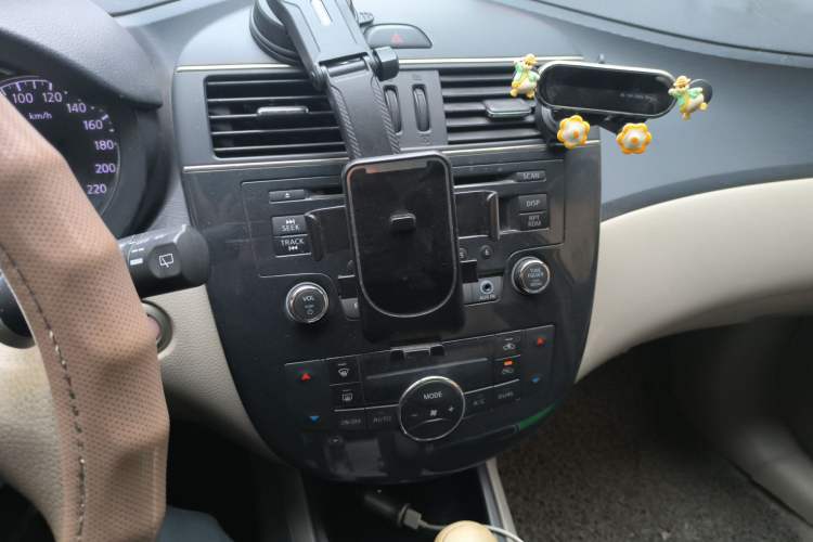 Used Nissan Tiida 2011 1.6L CVT Smart Version Audio And AC Panel