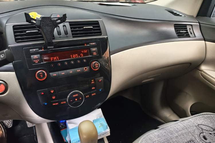 Used Nissan Tiida 2011 1.6L CVT Smart Version Audio And AC Panel